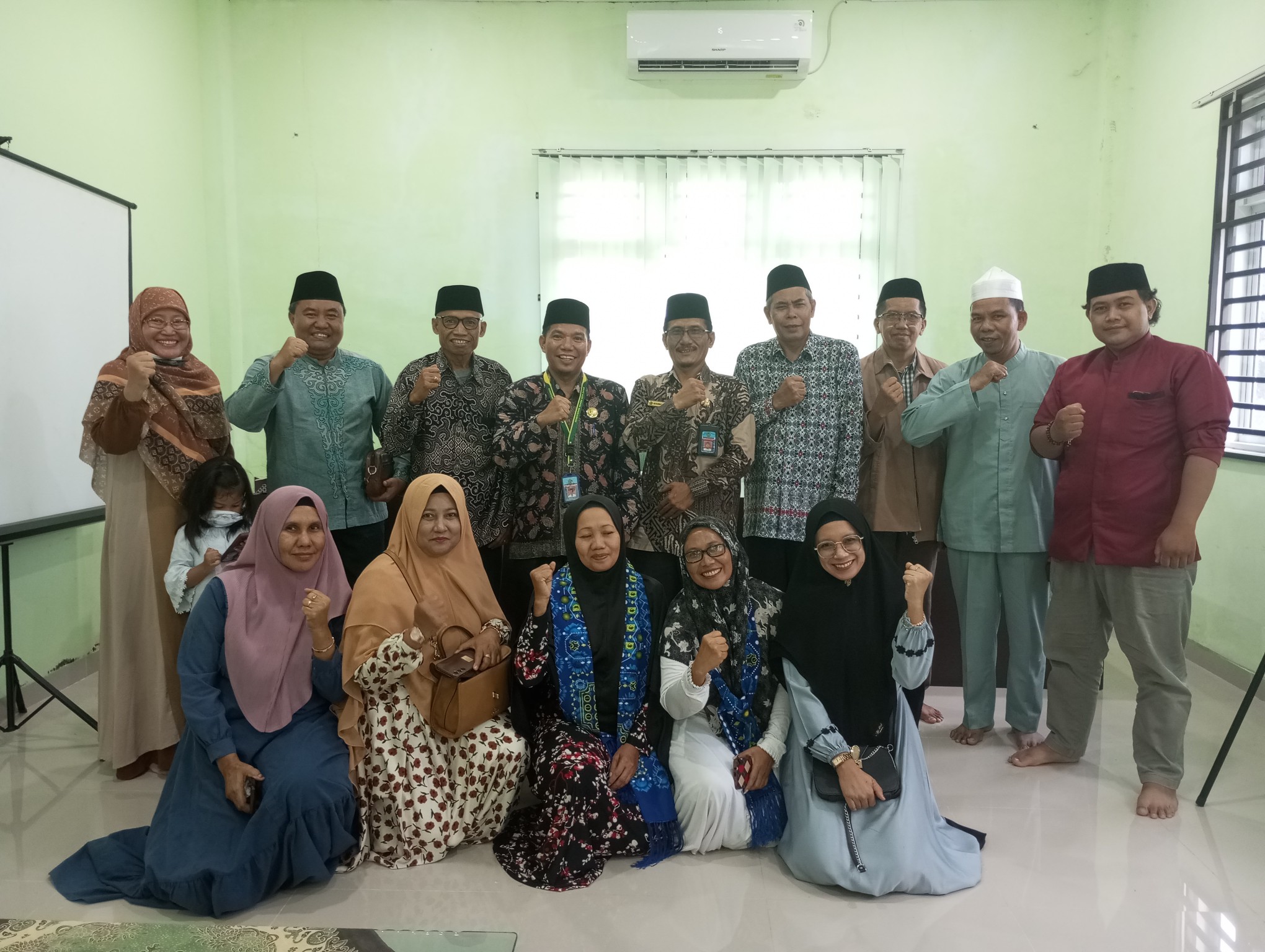 Kasi Bimas Islam Kemenag Kota Batam Kunjungi KUA Batam Kota dalam Rangka Monitoring dan Evaluasi 