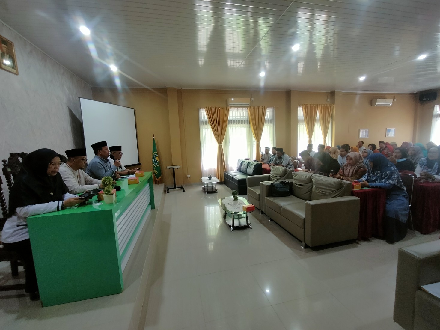 Penguatan Moderasi Beragama dan  Penyerahan Bantuan Insentif Ustadz LPQ/MDT dan Ponpes/PKPPS.