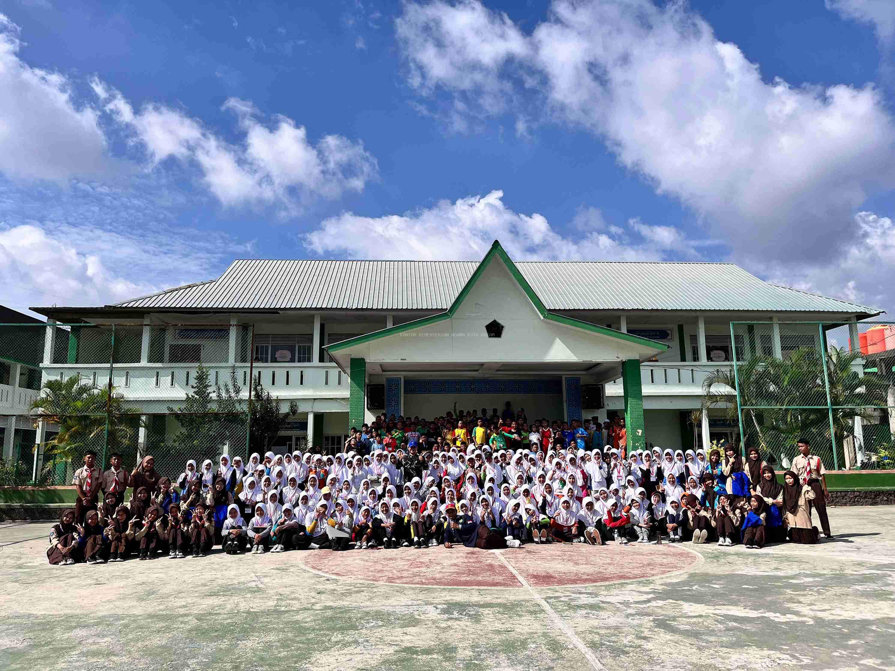 Masa Ta’aruf Siswa Madrasah (MATSAMA) peserta didik baru MTsN 1 Batam tahun ajaran 2025/2026