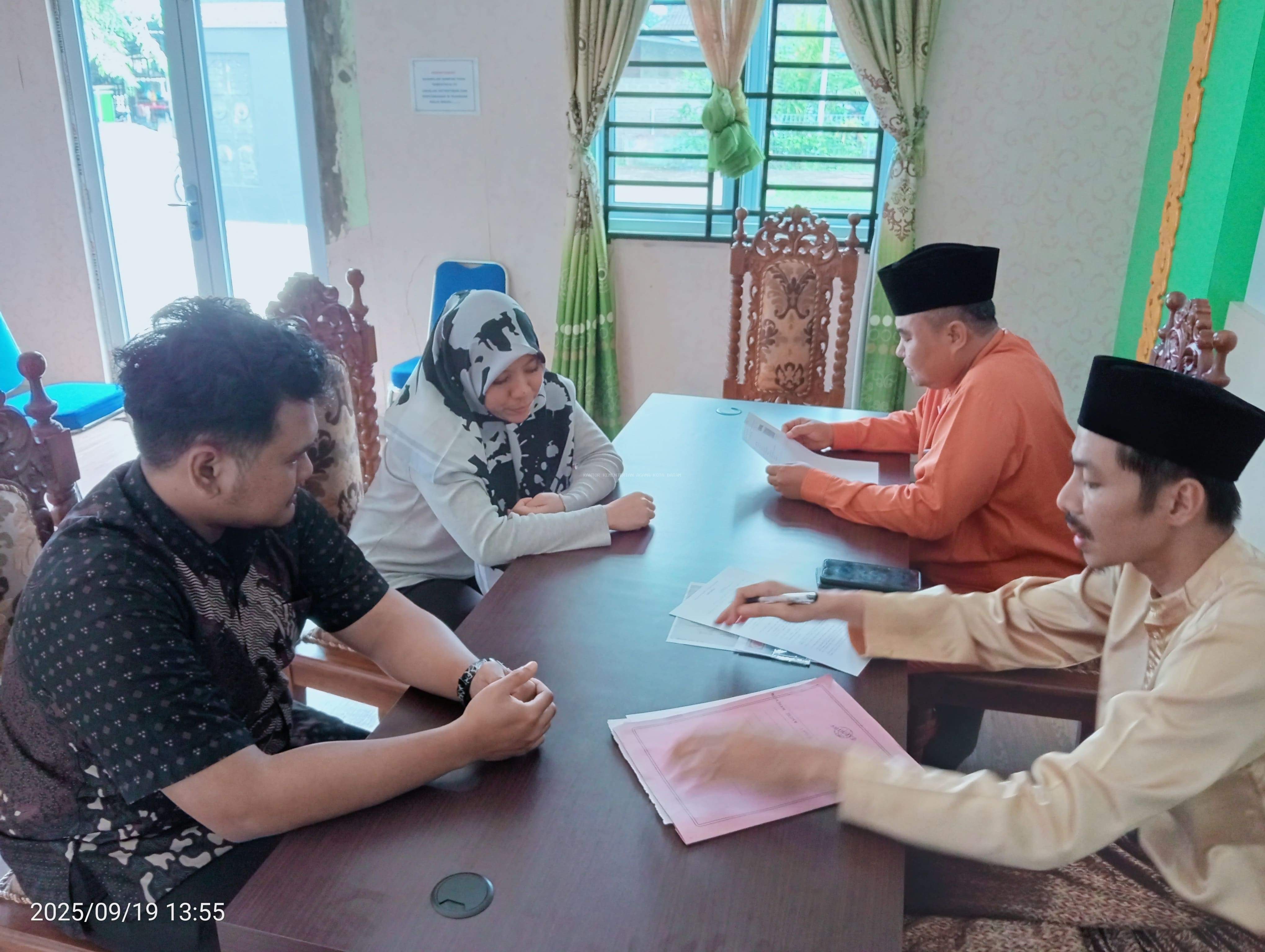 Sepasang Sejoli Dapatkan Nasehat Pernikahan di Kantor KUA Batam Kota 