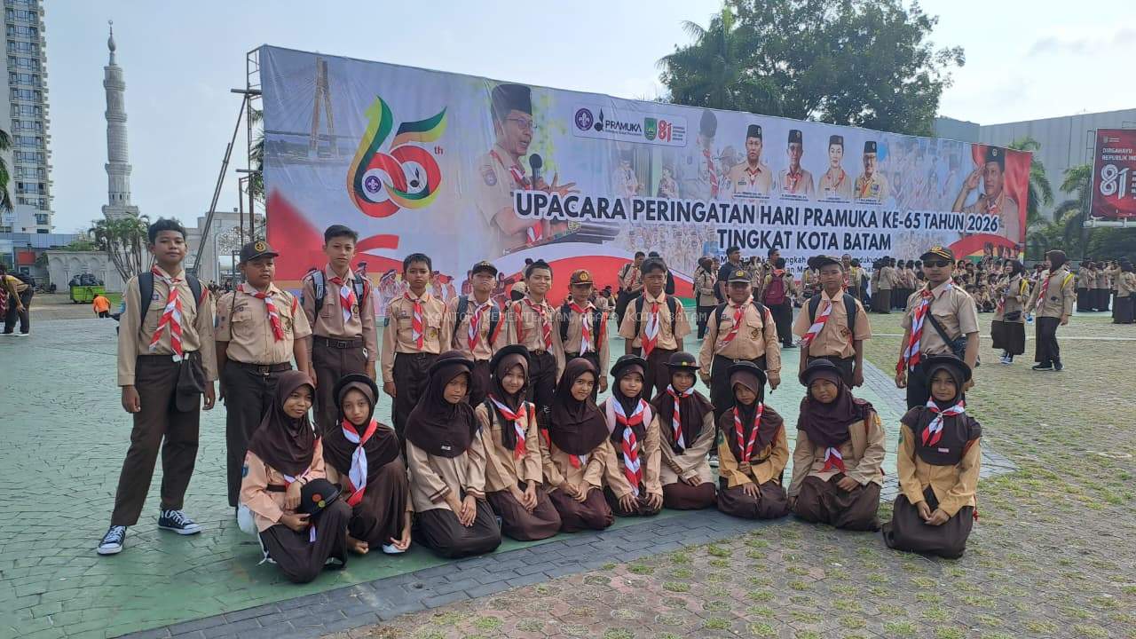 Regu Penggalang MIN 2 Batam Hadiri Upacara Hari Pramuka K-65 Tingkat Kota Batam