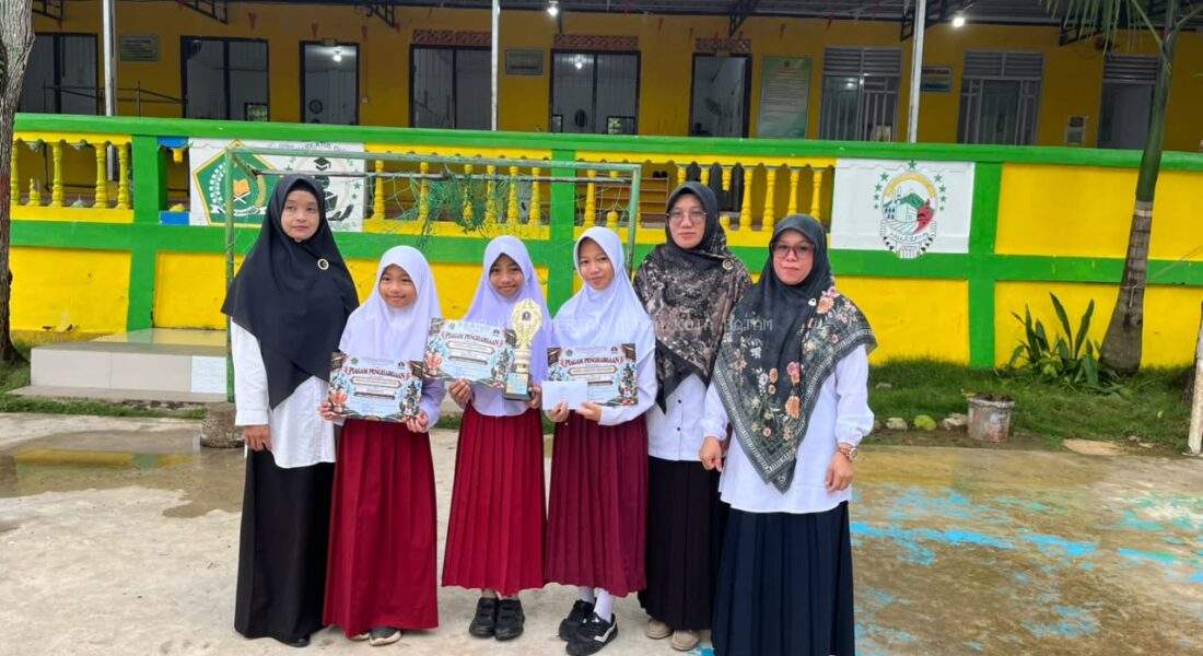 Apresiasi Bakat dan Kerja Keras Siswa, MI Raudlatul Qur’an Batam Serahkan Piala PORSENI 2026
