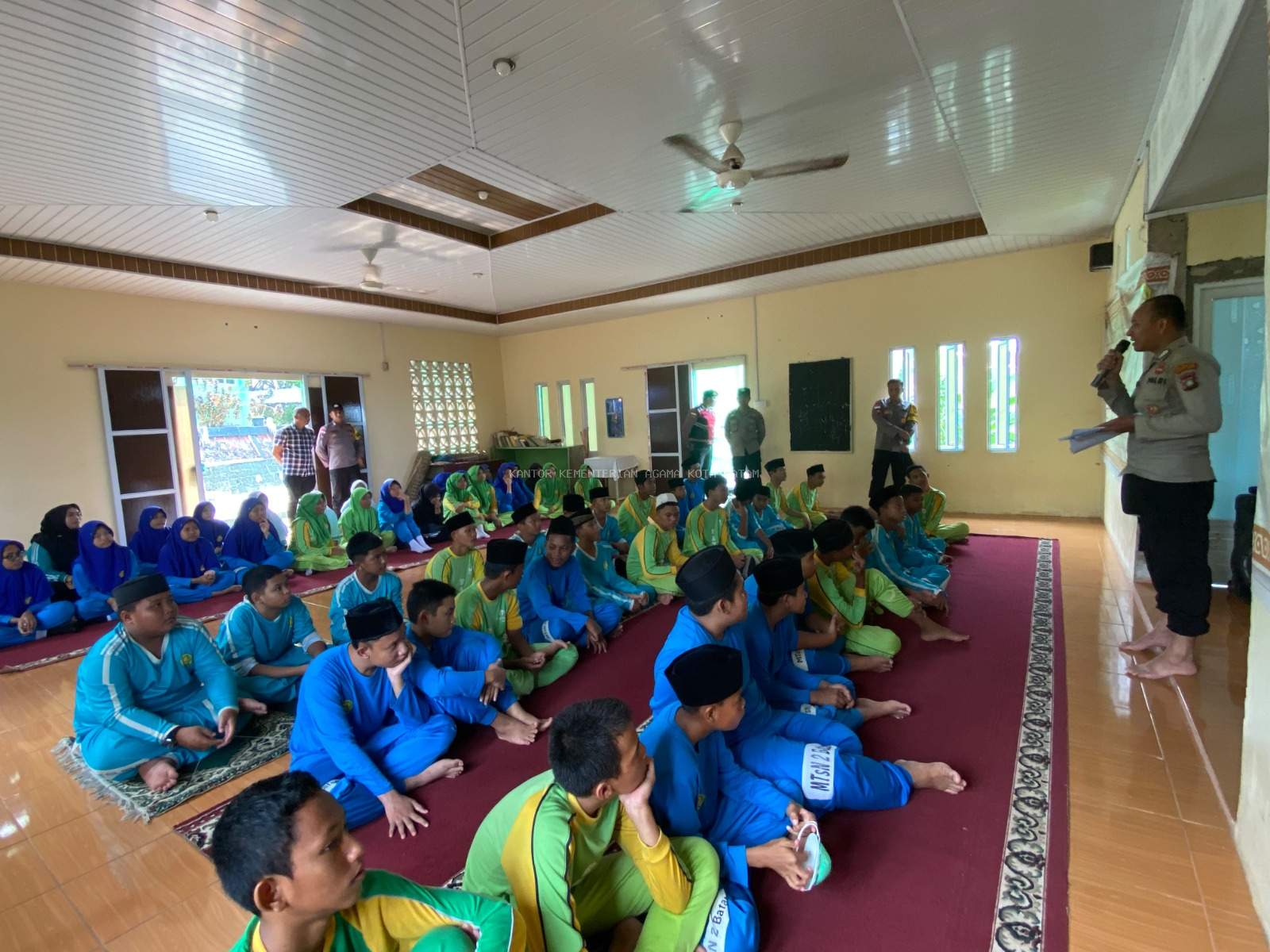 Edukasi Generasi Cerdas, Polsek Belakang Padang Sosialisasi Tertib Berlalu Lintas dan Studi Lanjut ke MTsN 2 Batam