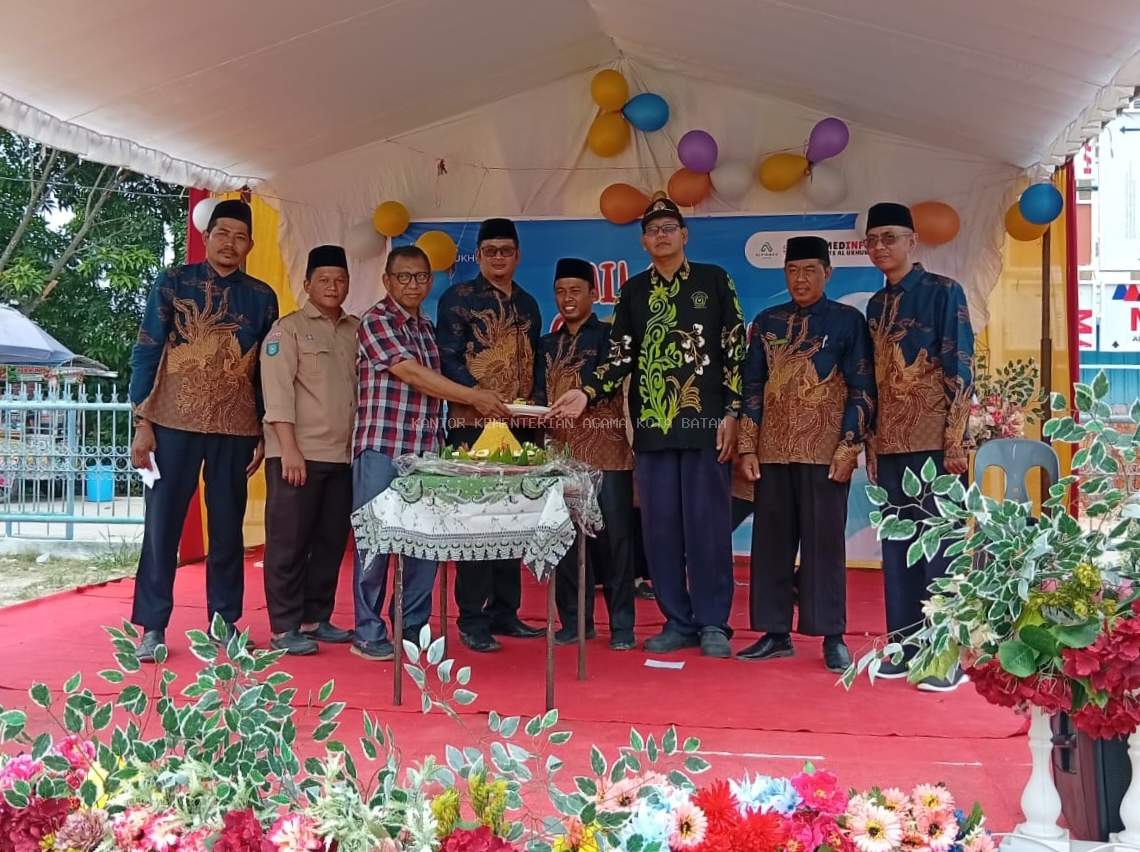 MTs Swasta Al Ukhuwah Gelar Tasyakuran HUT ke-16, Pengawas Kemenag Batam Tekankan Pentingnya Semangat Persaudaraan dan Dedikasi Pendidikan