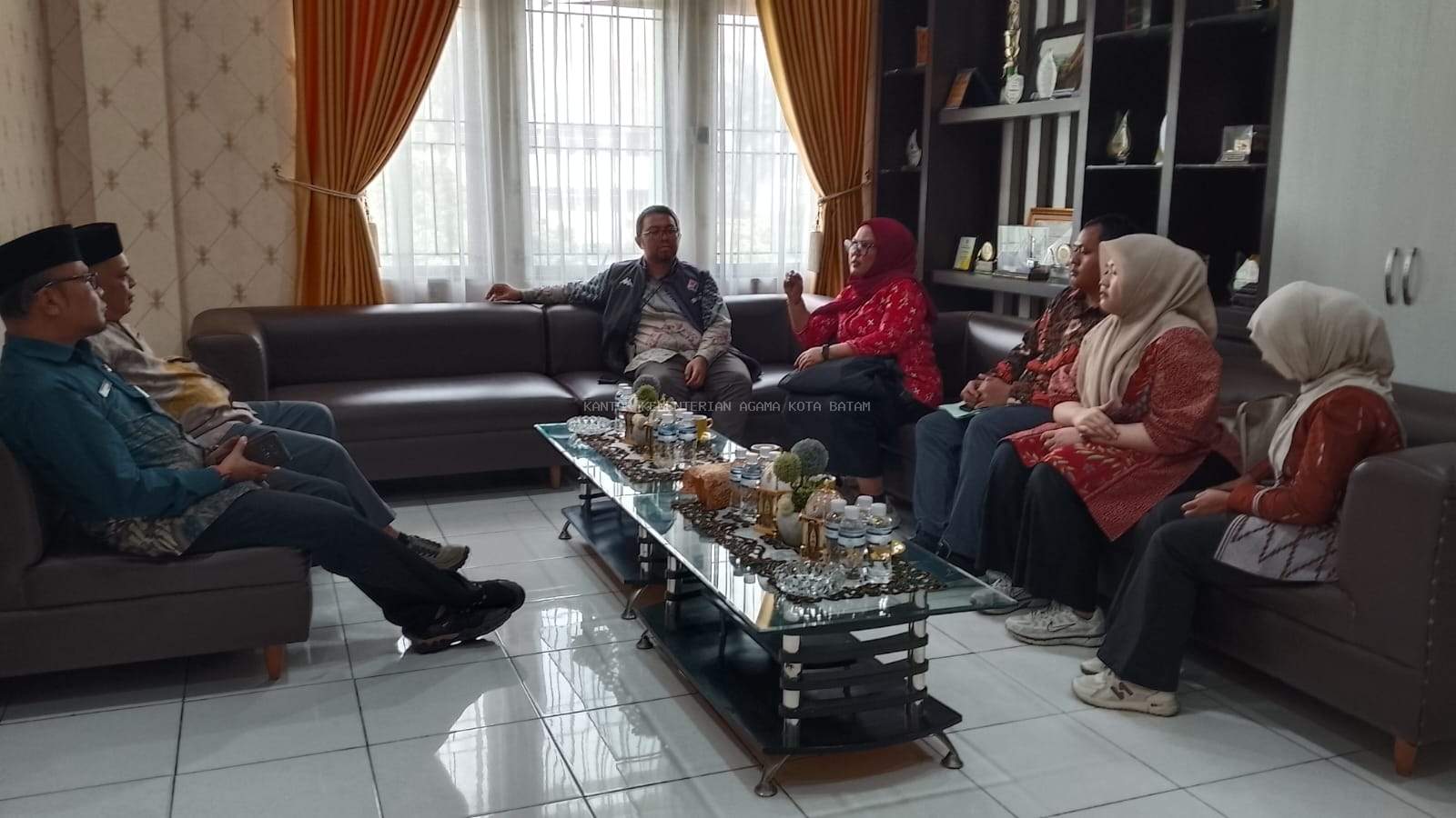 Terima Kunjungan Tim Monev Setjen Kemenag RI, Kakankemenag Batam Bahas Peningkatan Layanan dan Optimalisasi PNBP