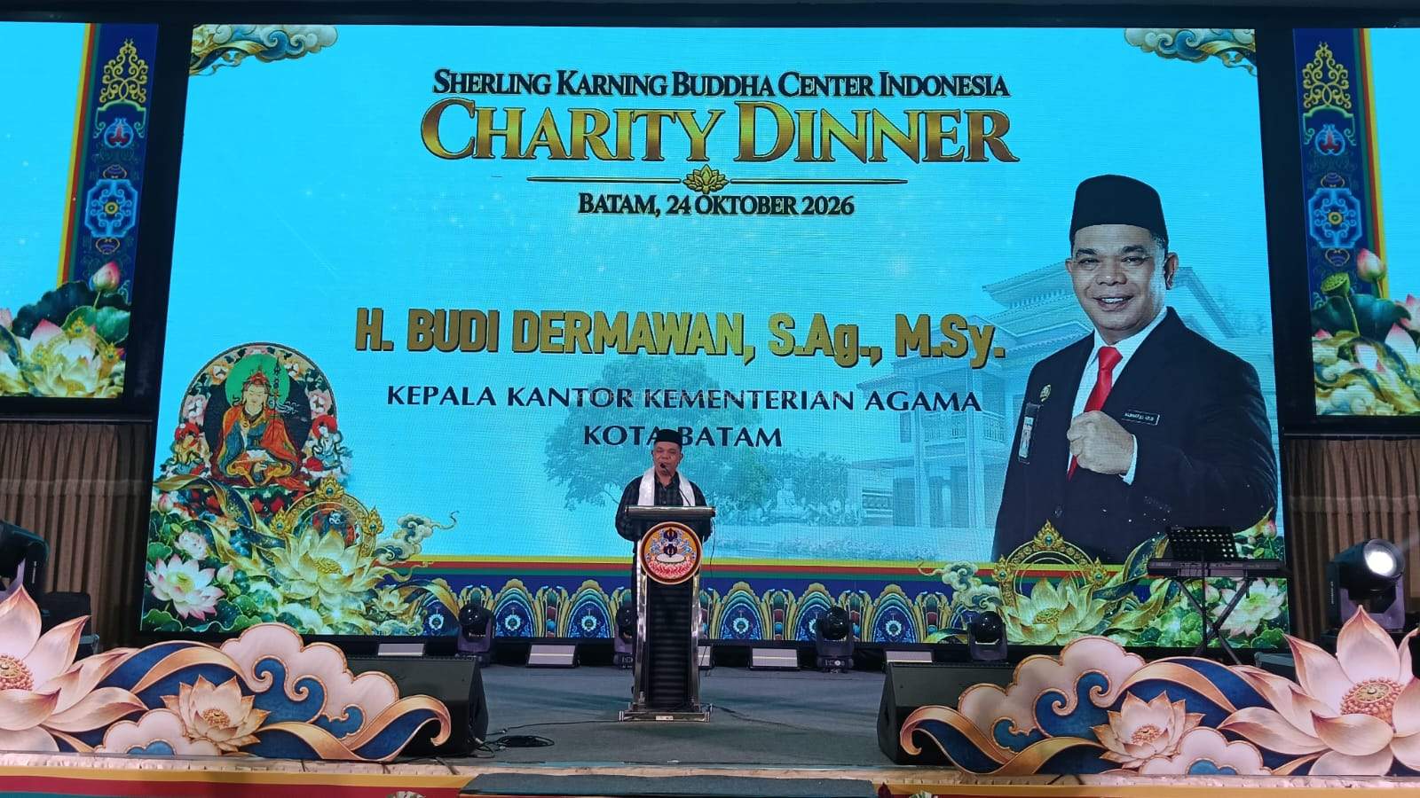 Kepala Kantor Kemenag Kota Batam Hadiri Charity Dinner Sherling Karning Buddha Center dan Berikan Ceramah Dharma
