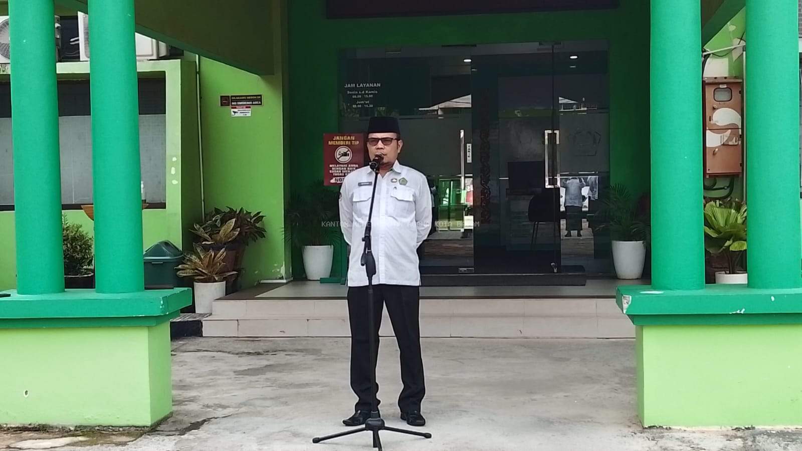 Pimpin Apel Pagi, Kasubbag TU Kemenag Batam Tekankan Pelayanan Ikhlas dan Bijak Bermedia Sosial