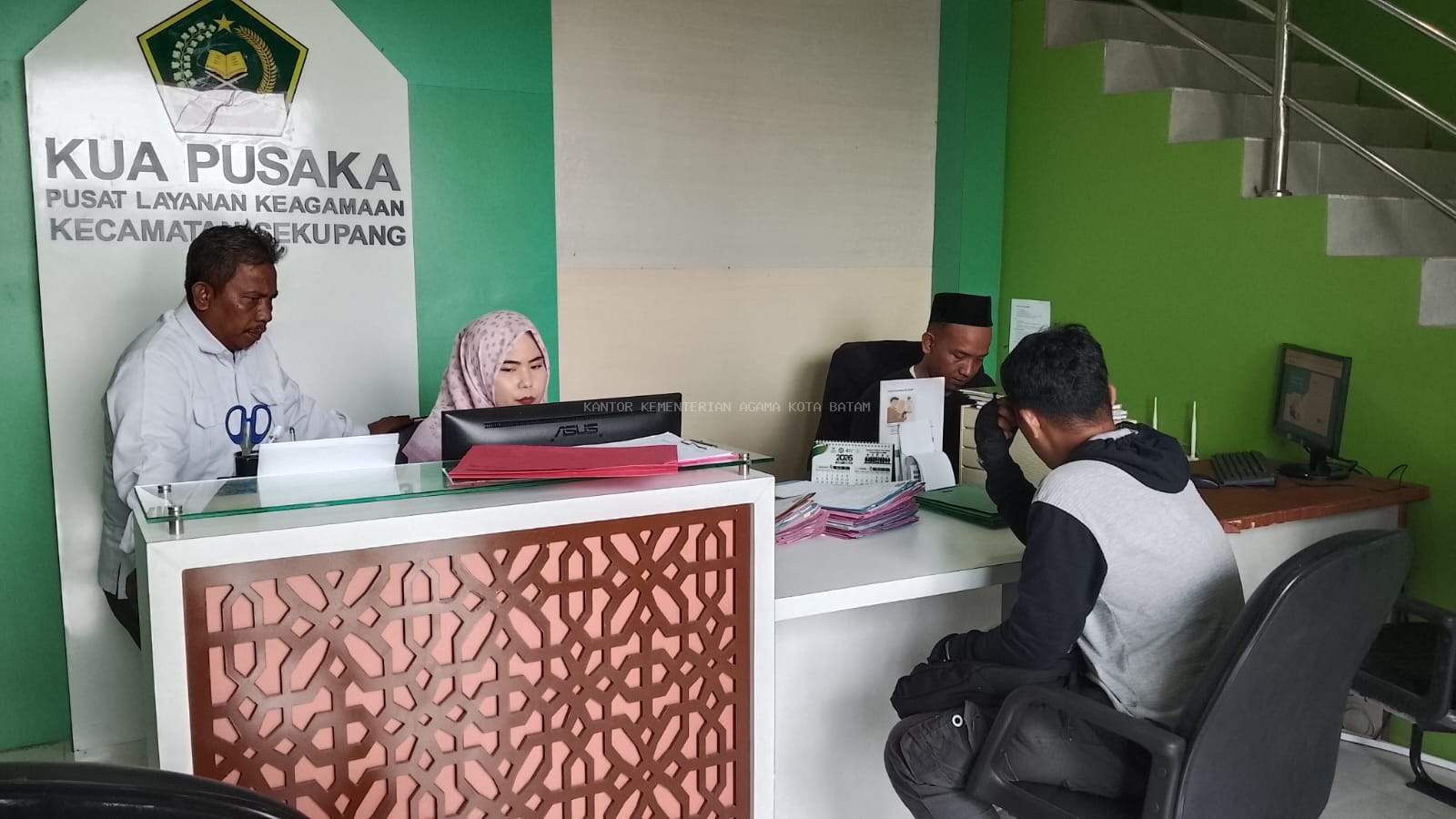 Pastikan Pelayanan Masyarakat Tanpa Kendala, Kepala KUA Sekupang Tinjau Langsung Kinerja Pegawai