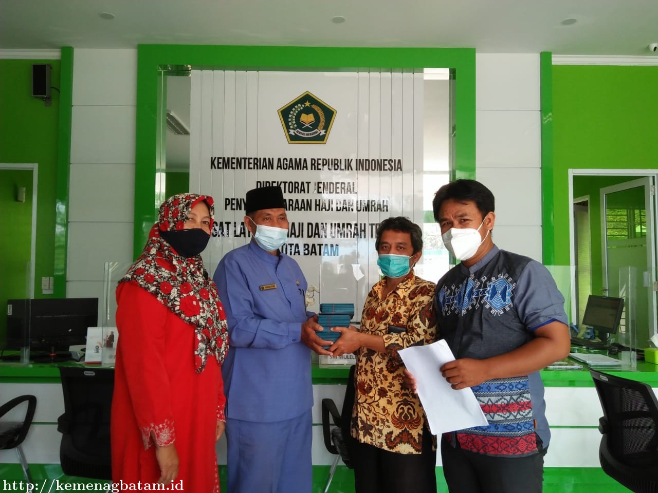Kemenag Batam Serahkan 150 Paspor Jamaah Ke Kanwil, Sisa Menyusul