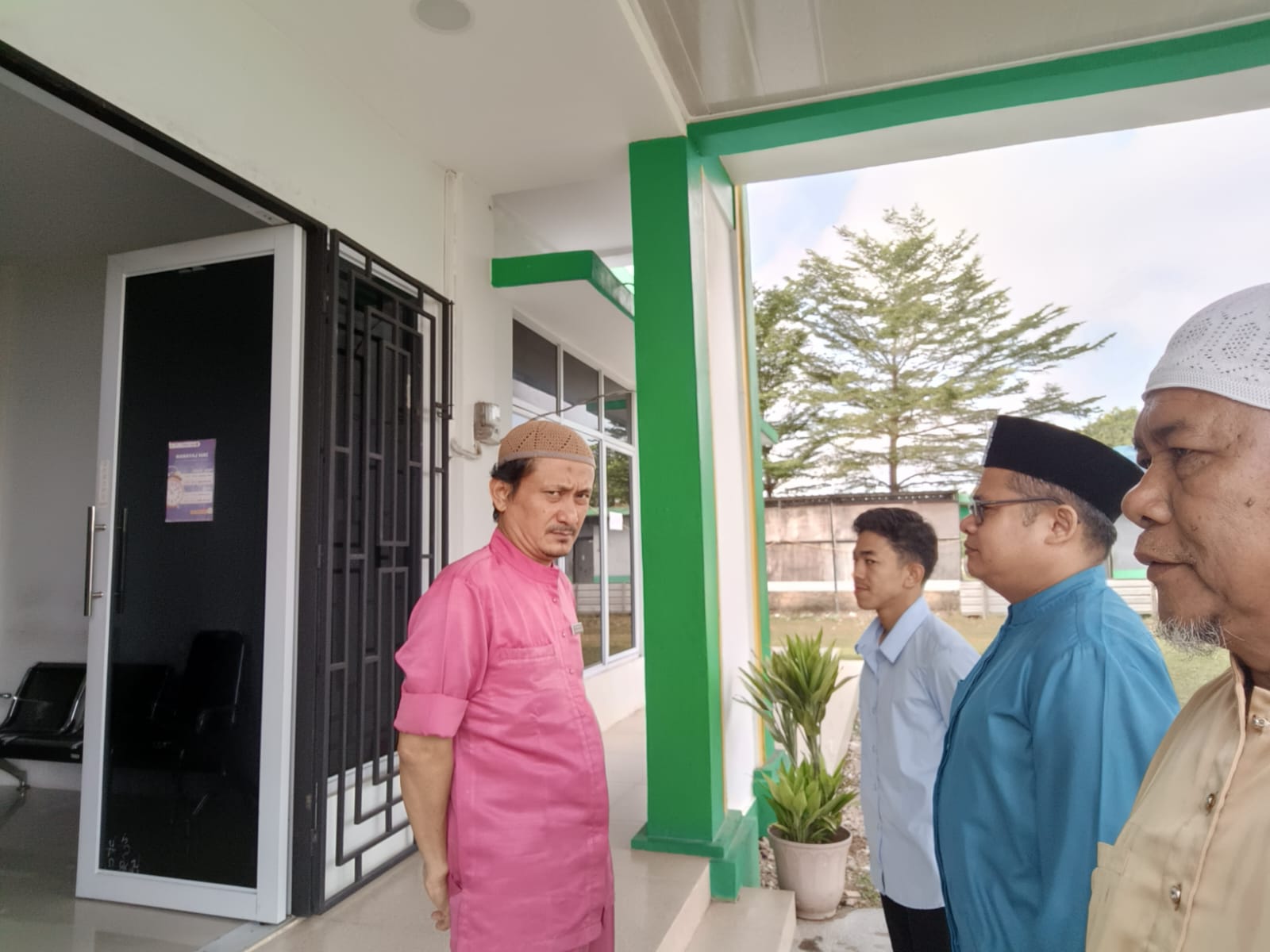 Pentingnya Doa, Semangat Kerja, dan Menjaga Kesehatan Disampaikan Zumri Saat Apel Pagi KUA Sagulung