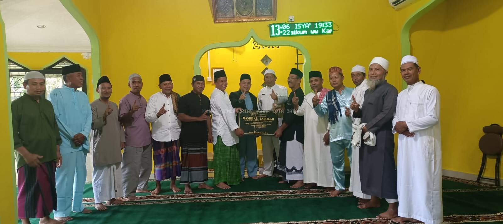 Tandatangani Prasasti, Kakankemenag Batam Resmikan Masjid Al Barokah Kampung Tua Tanjung Riau
