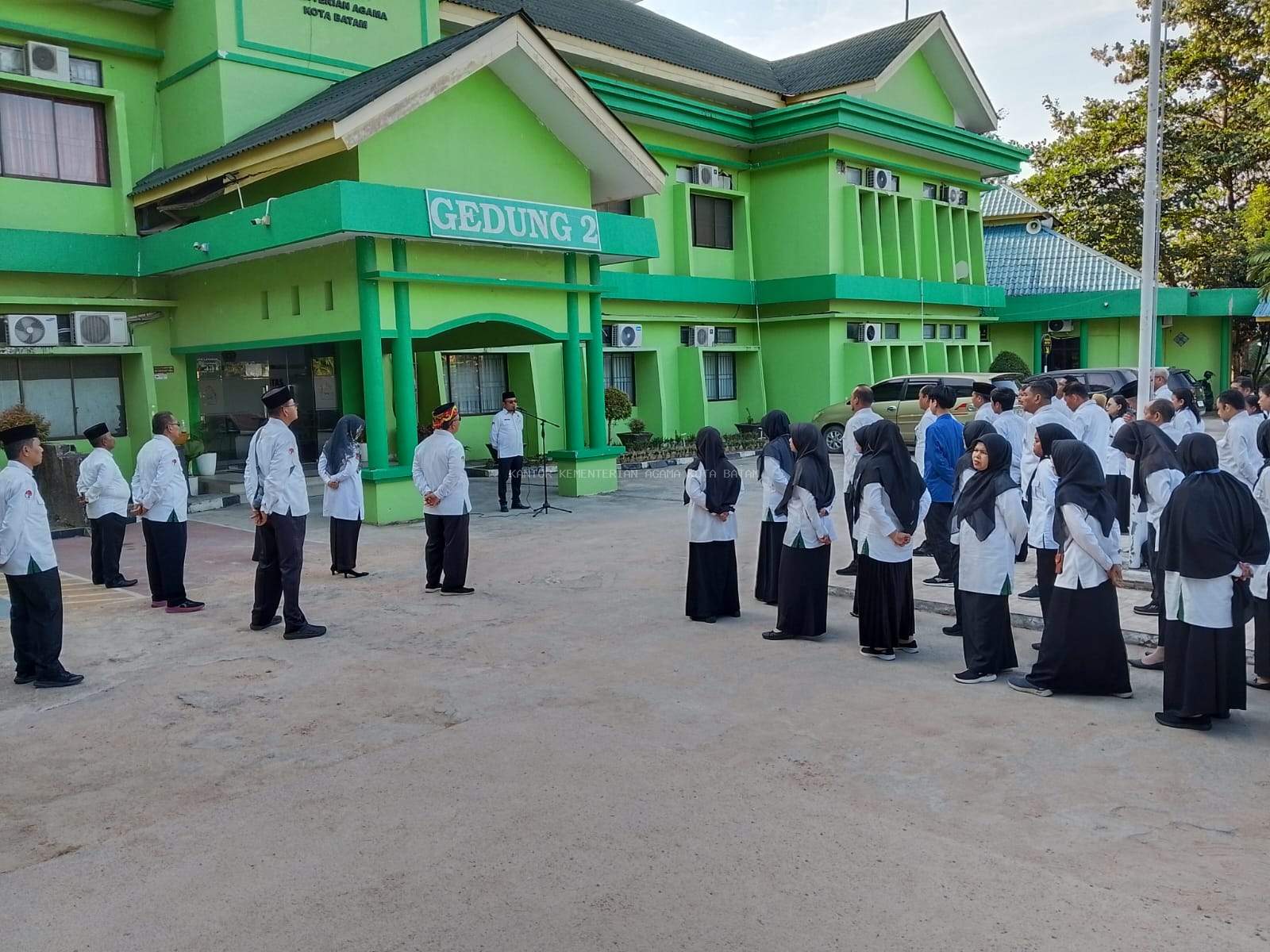 Pimpin Apel Pagi, Kasubbag TU Kemenag Batam Tekankan Penyelesaian SKP hingga Persiapan Safari Ramadhan