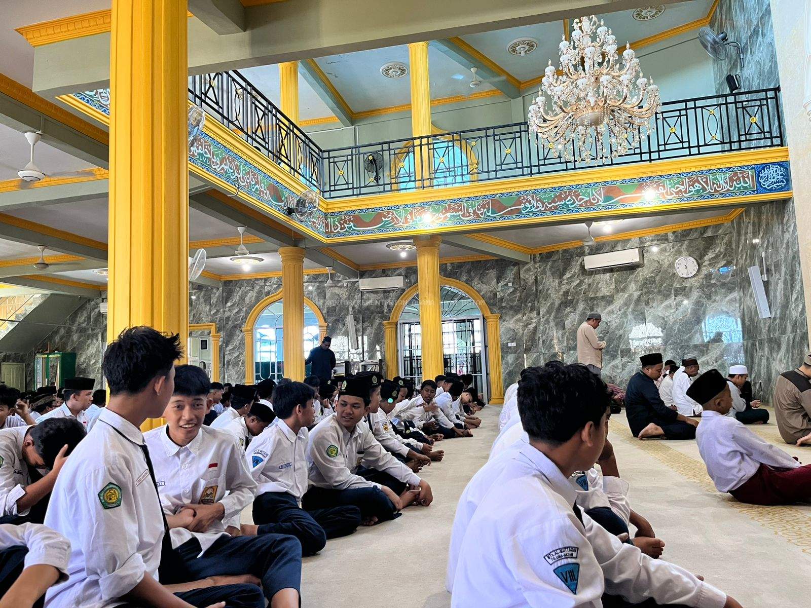 Perkuat Karakter Spiritual, Ratusan Siswa MTs Al-Muttaqin Batam Gelar Sholat Dzuhur Berjamaah