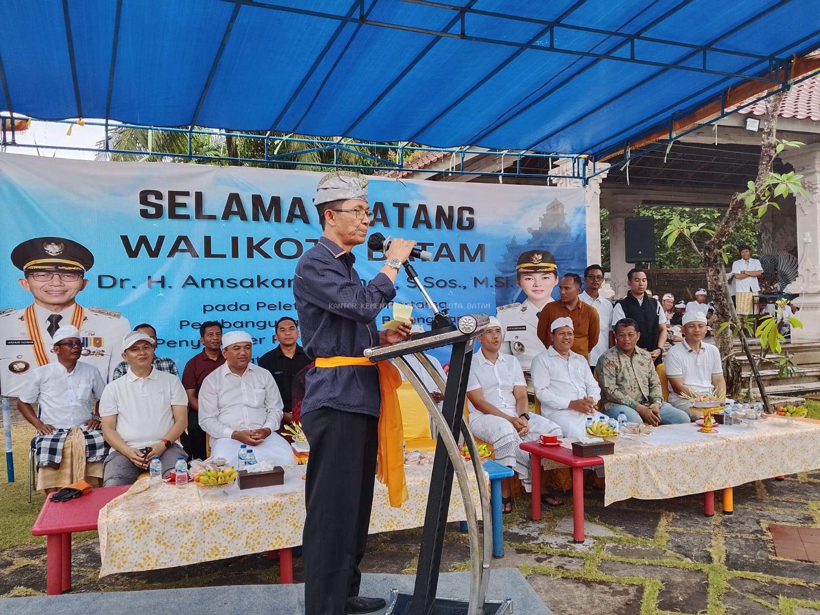 Wujudkan Harmoni, Wali Kota Batam Amsakar Achmad Letakkan Batu Pertama di Pura Agung Amerta Bhuana