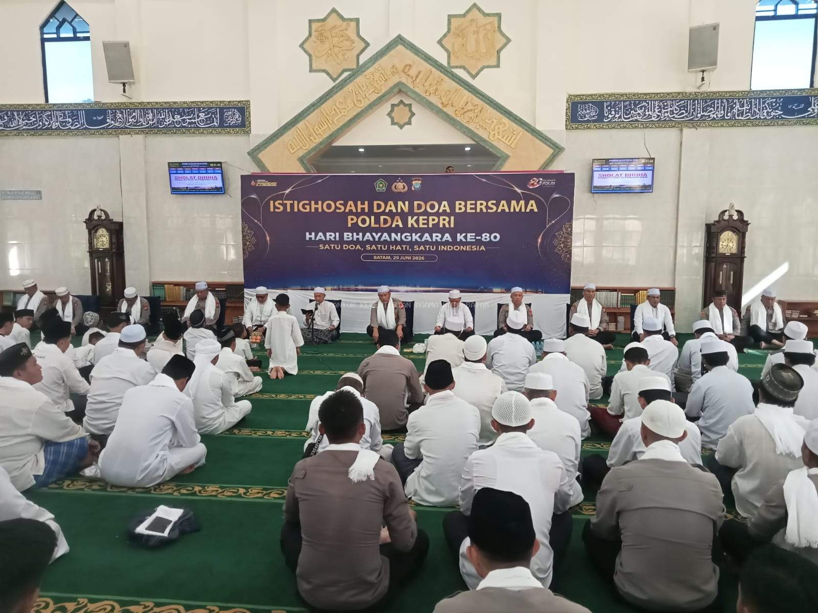 Hari Bhayangkara Ke-80, Kakan Kemenag Batam Pimpin Istighosah "Satu Doa, Satu Hati, Satu Indonesia" di Polda Kepri