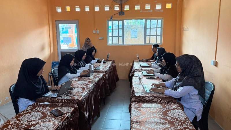 MTs Hang Nadim Laksanakan Pembelajaran dan PTS Secara Daring dari Rumah