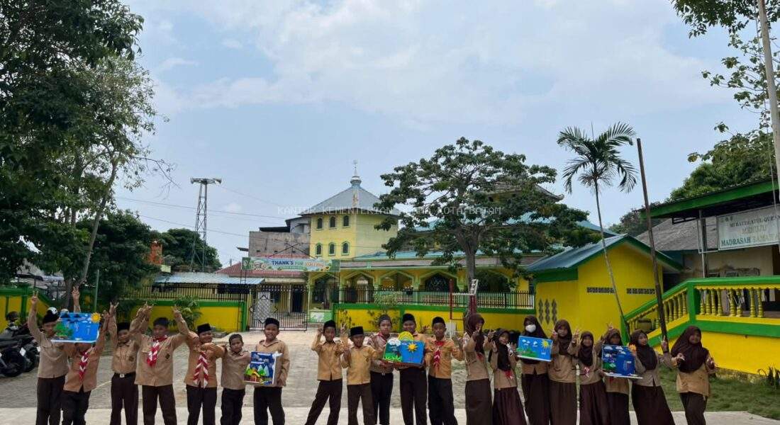 Belajar Sains dengan Presentasi: Siswa Kelas 4 MI Raudlatul Qur’an Batam Memahami Siklus Air