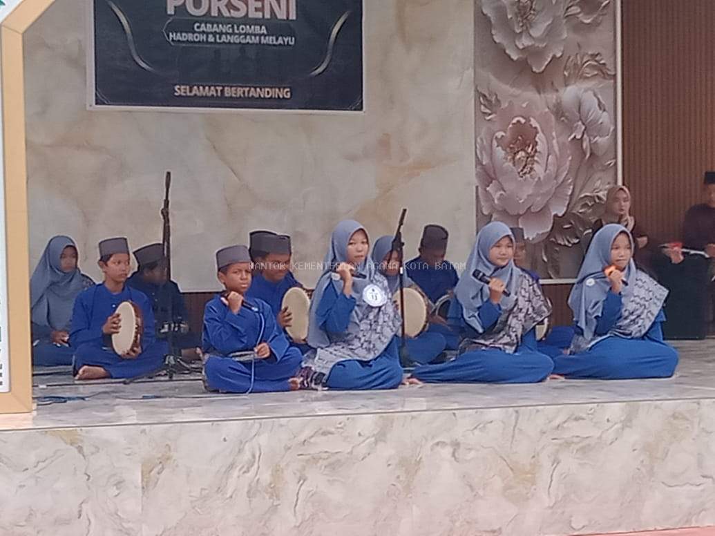 Penuh Semangat, Tim Hadroh MTs Darul Ihsan Tampil Memukau di PORSENI MTs Kota Batam