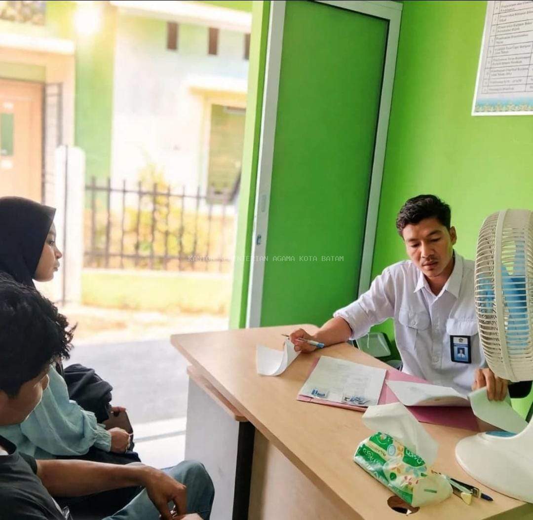 Lampu Padam dan Internet Gangguan, KUA Bulang Tetap Maksimalkan Pelayanan untuk Warga Pesisir