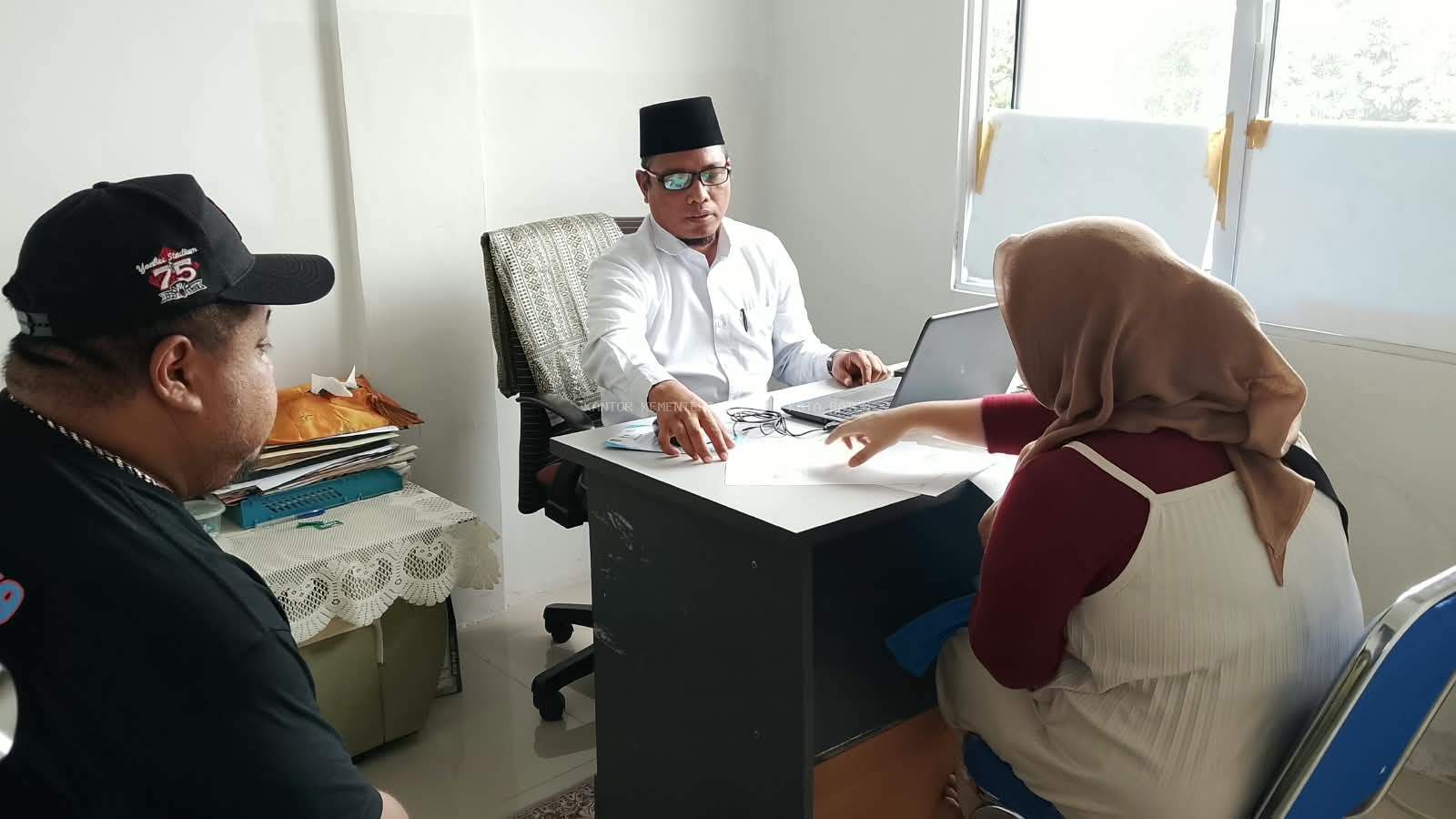 Meskipun Mati Listrik, Pelayanan Kantor KUA Batu Aji Tetap Berjalan Smooth dan Lancar
