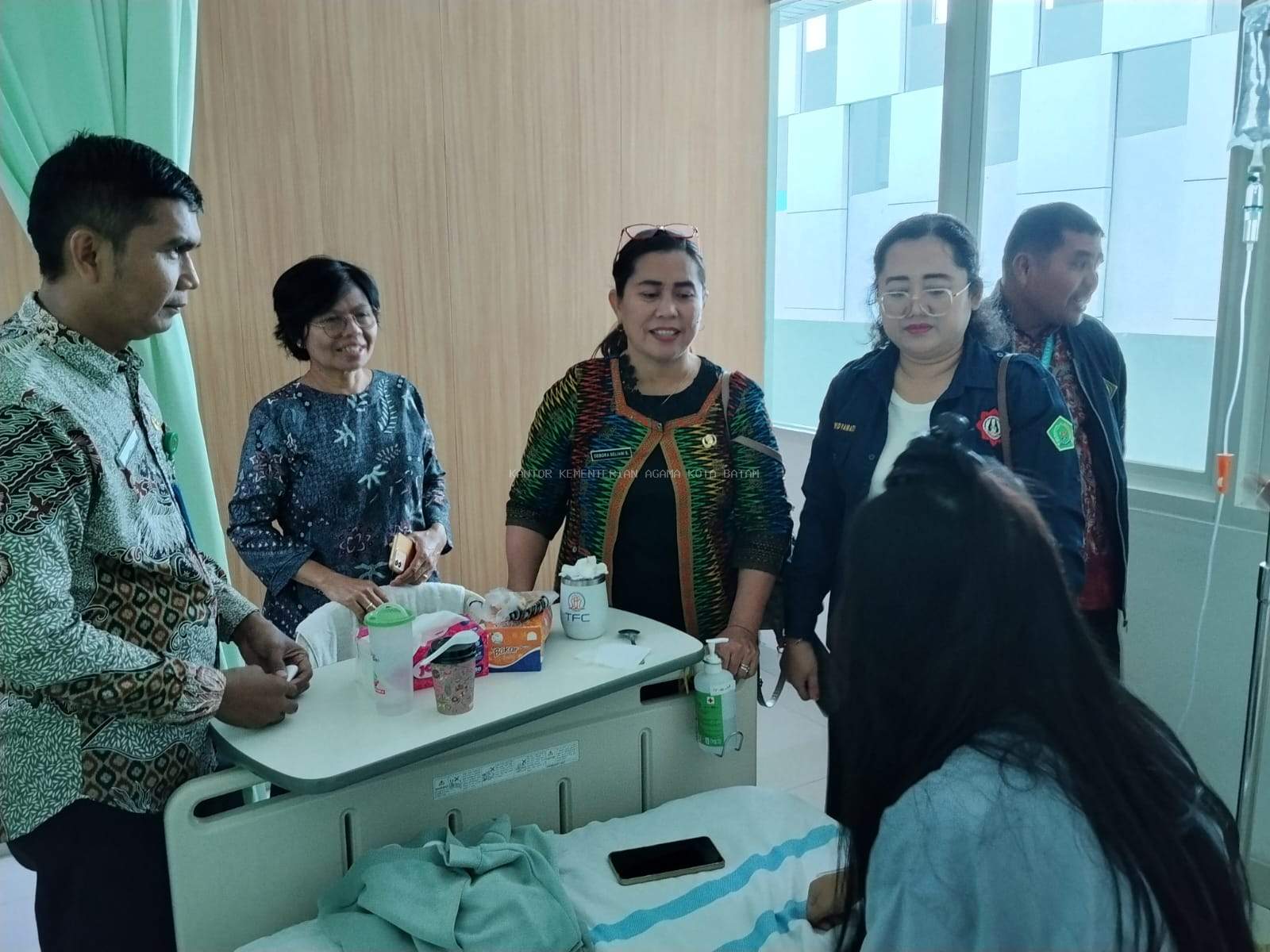 Pokjaluh Kemenag Hadir di RSBP Batam: Doa menjadi jembatan kasih Tuhan, menghadirkan penghiburan dan kekuatan.