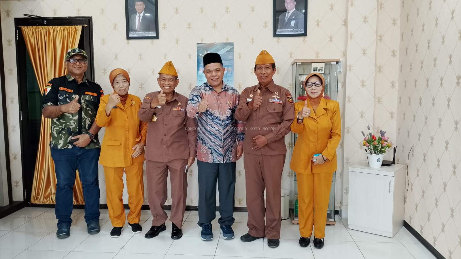 Jalin Silaturahmi, Kepala Kemenag Batam Sambut Hangat Kunjungan Para Veteran asal Tanjungpinang